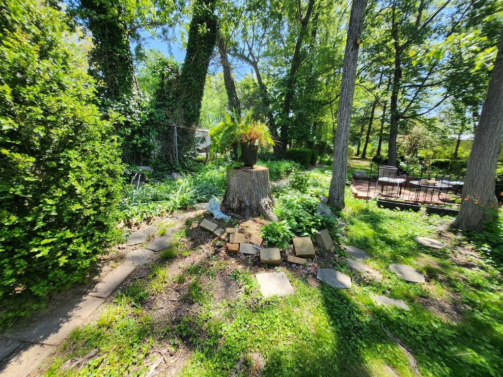 Image 102 of property listing at 766 Fairfield Road, Mt Vernon, IL 62864