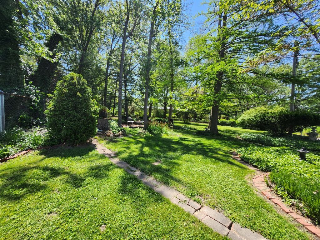 Image 106 of property listing at 766 Fairfield Road, Mt Vernon, IL 62864