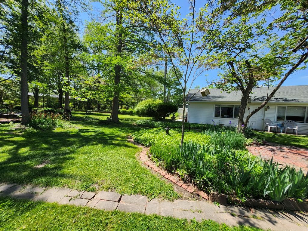 Image 107 of property listing at 766 Fairfield Road, Mt Vernon, IL 62864