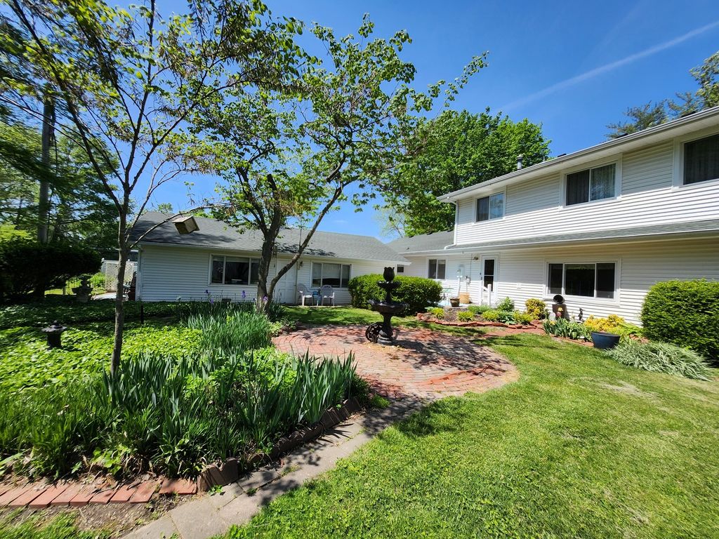 Image 108 of property listing at 766 Fairfield Road, Mt Vernon, IL 62864