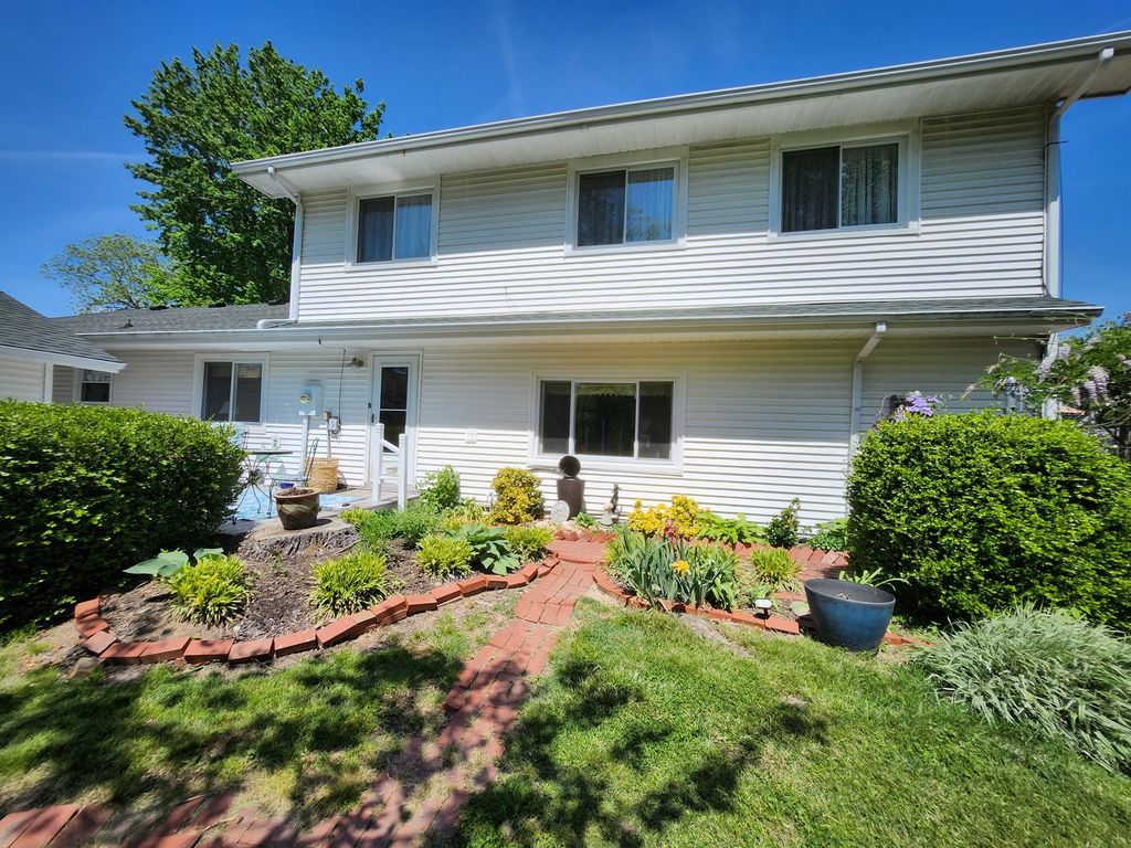 Image 109 of property listing at 766 Fairfield Road, Mt Vernon, IL 62864