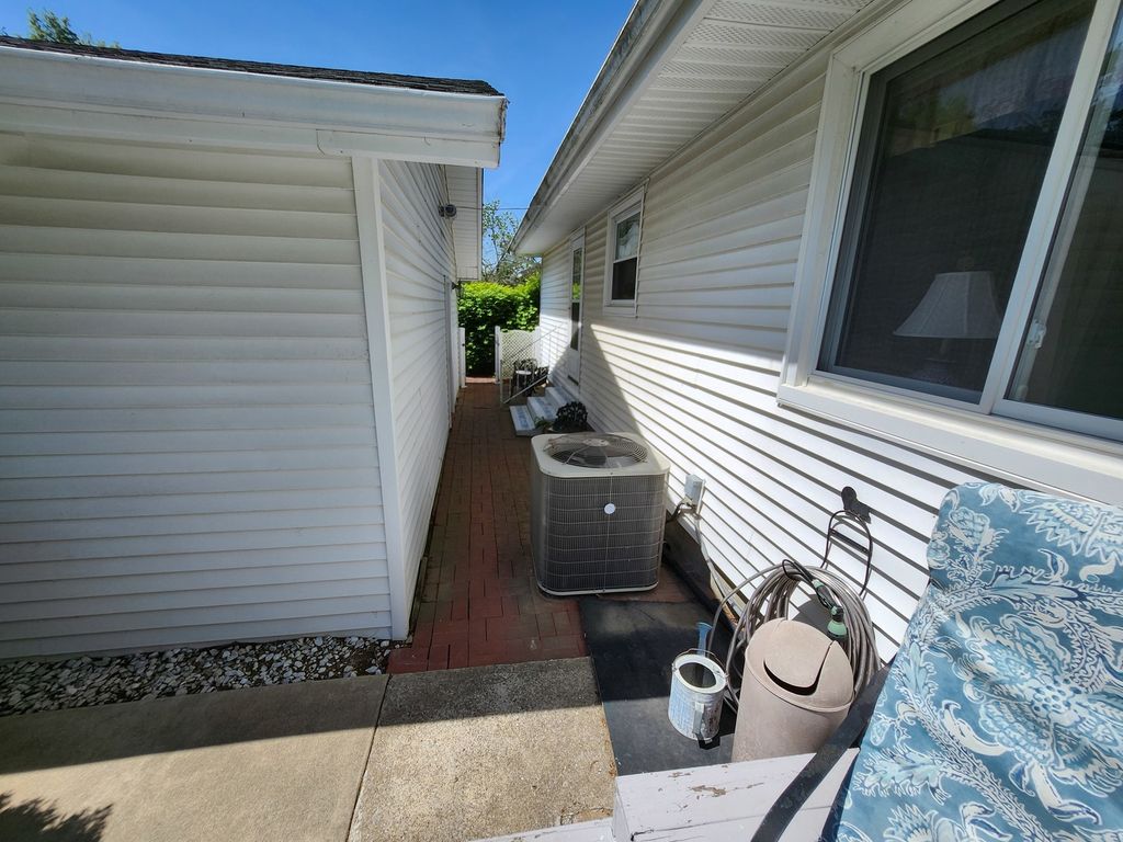 Image 111 of property listing at 766 Fairfield Road, Mt Vernon, IL 62864