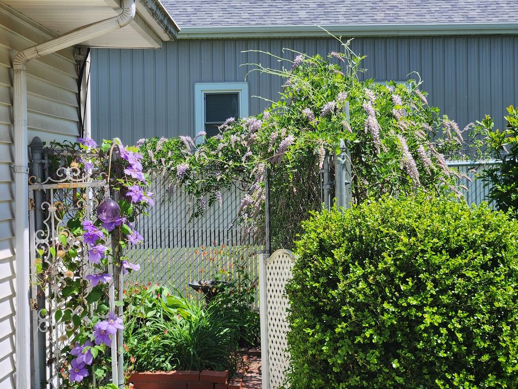 Image 112 of property listing at 766 Fairfield Road, Mt Vernon, IL 62864