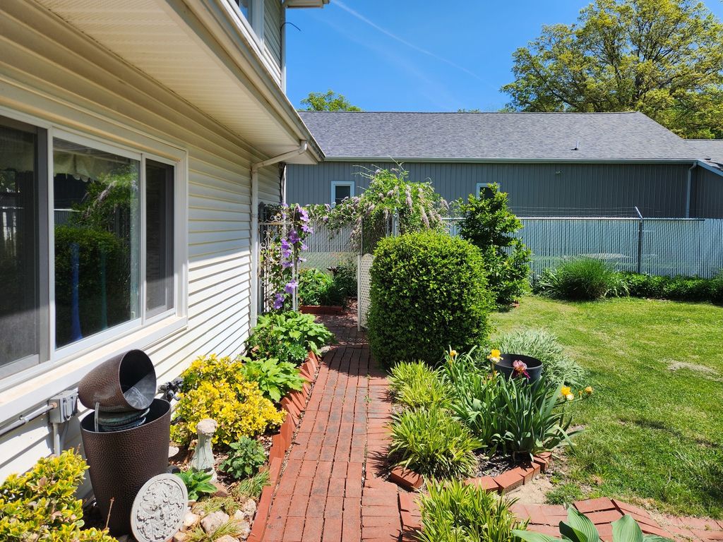 Image 113 of property listing at 766 Fairfield Road, Mt Vernon, IL 62864