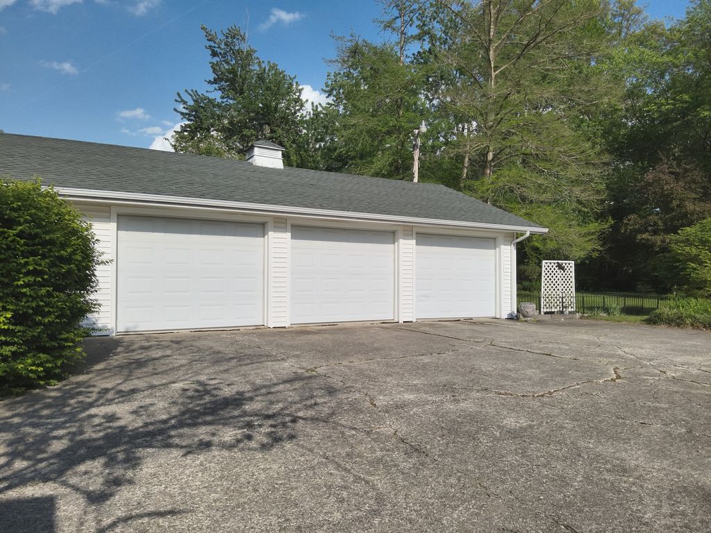 Image 115 of property listing at 766 Fairfield Road, Mt Vernon, IL 62864