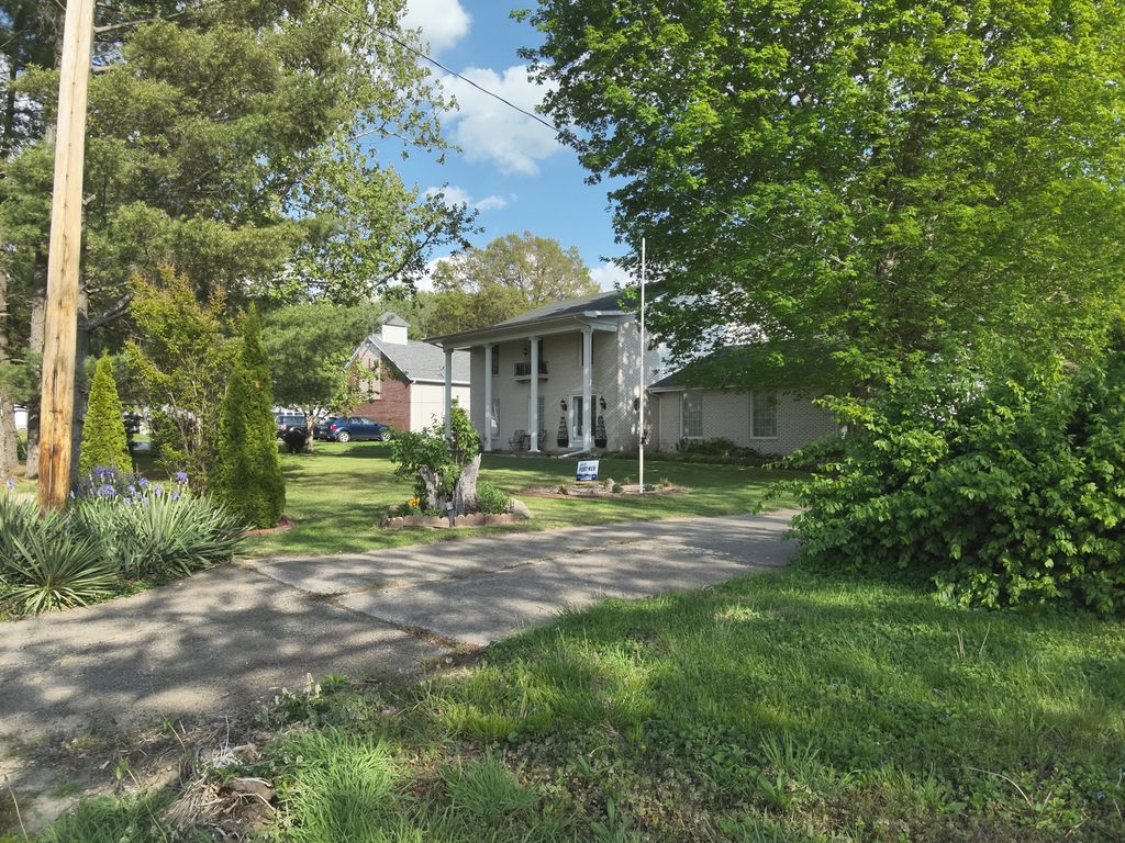Image 116 of property listing at 766 Fairfield Road, Mt Vernon, IL 62864