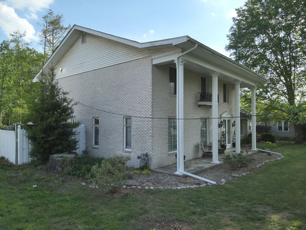 Image 135 of property listing at 766 Fairfield Road, Mt Vernon, IL 62864