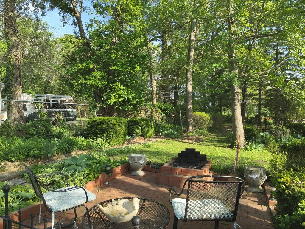 Image 136 of property listing at 766 Fairfield Road, Mt Vernon, IL 62864