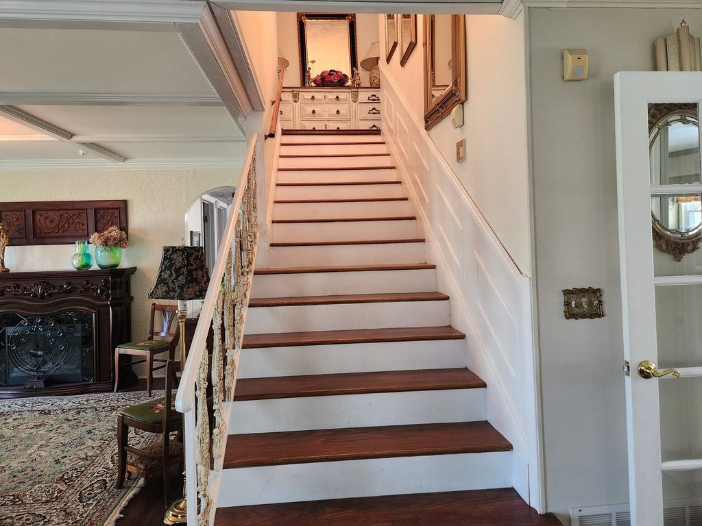 Image 17 of property listing at 766 Fairfield Road, Mt Vernon, IL 62864