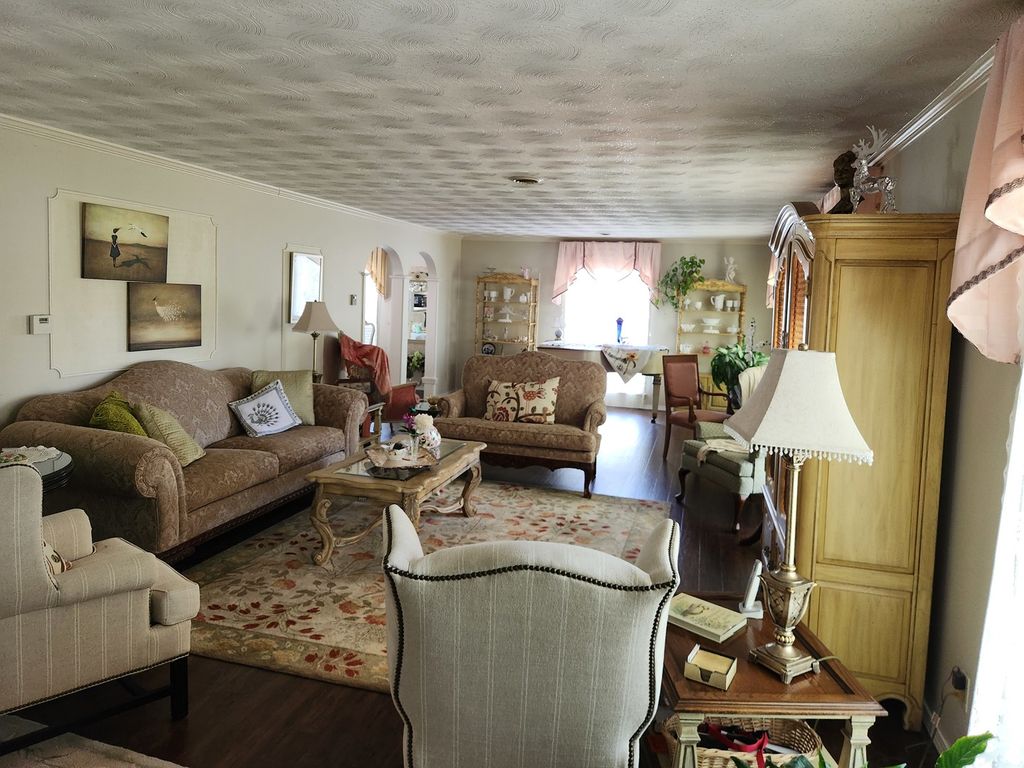 Image 18 of property listing at 766 Fairfield Road, Mt Vernon, IL 62864