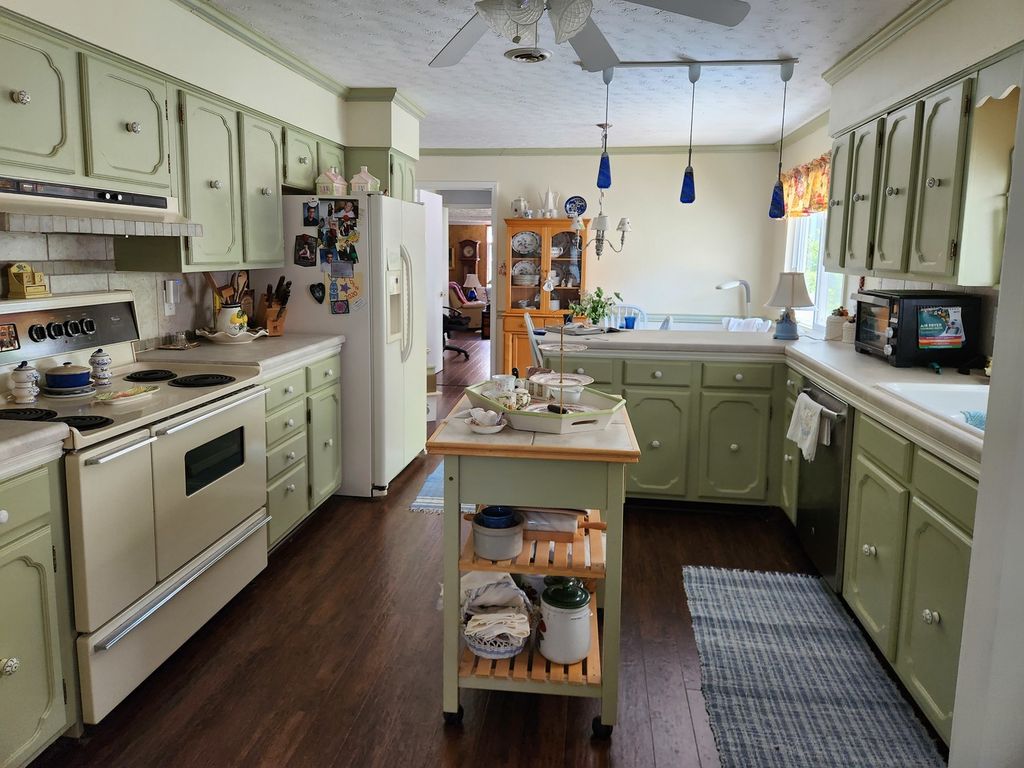 Image 28 of property listing at 766 Fairfield Road, Mt Vernon, IL 62864