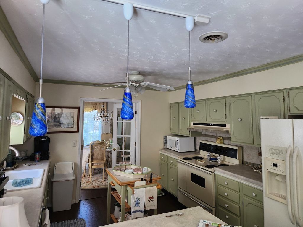 Image 30 of property listing at 766 Fairfield Road, Mt Vernon, IL 62864