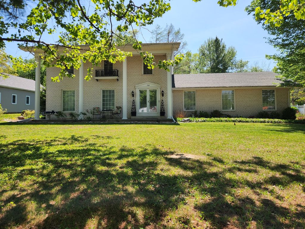 Image 4 of property listing at 766 Fairfield Road, Mt Vernon, IL 62864