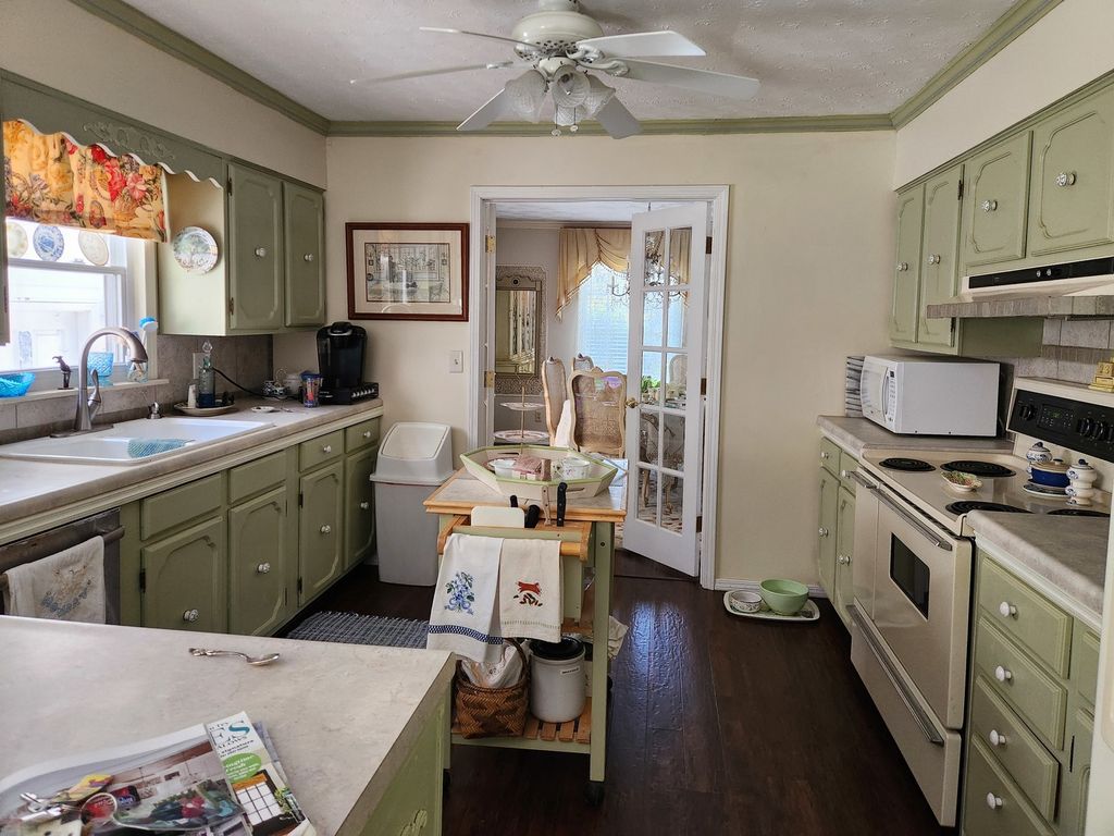 Image 31 of property listing at 766 Fairfield Road, Mt Vernon, IL 62864