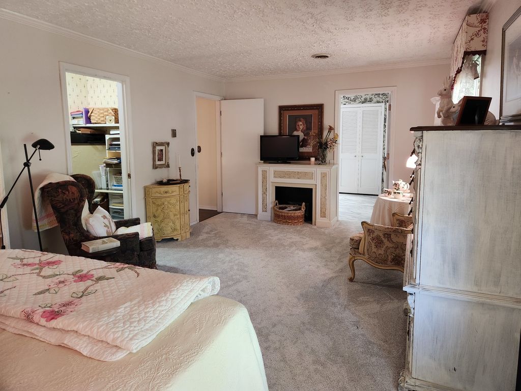 Image 57 of property listing at 766 Fairfield Road, Mt Vernon, IL 62864