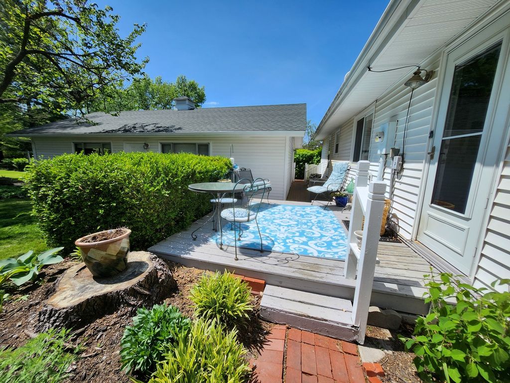 Image 8 of property listing at 766 Fairfield Road, Mt Vernon, IL 62864