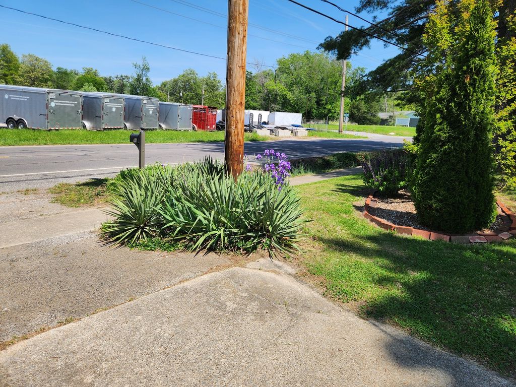 Image 72 of property listing at 766 Fairfield Road, Mt Vernon, IL 62864