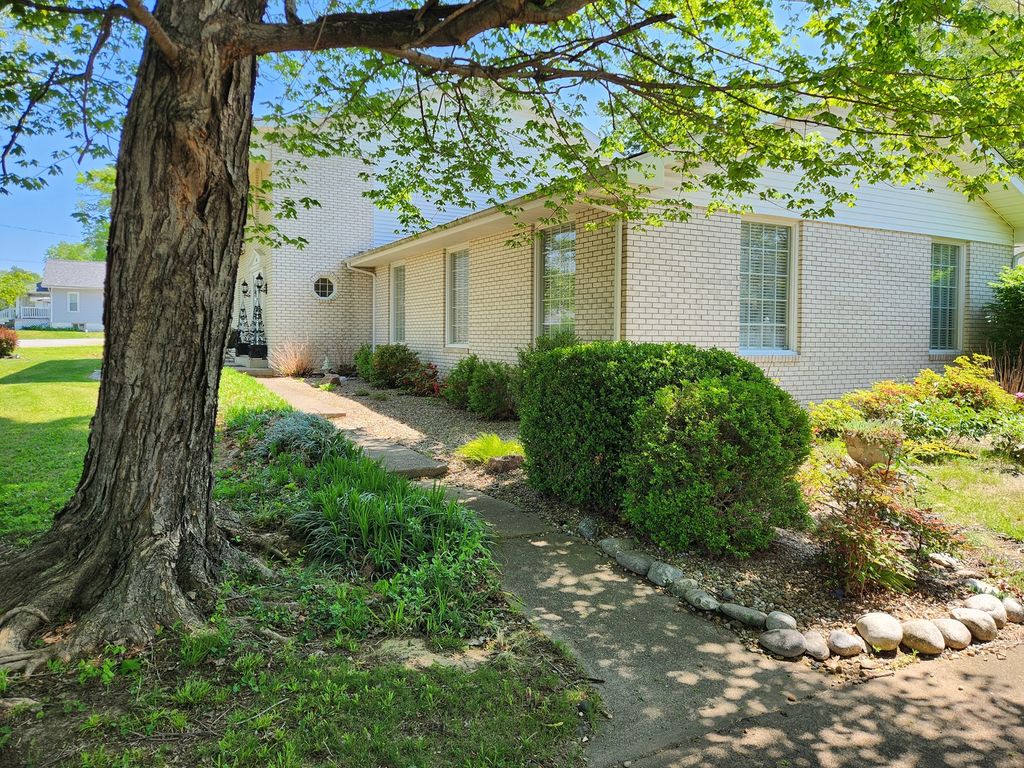 Image 74 of property listing at 766 Fairfield Road, Mt Vernon, IL 62864