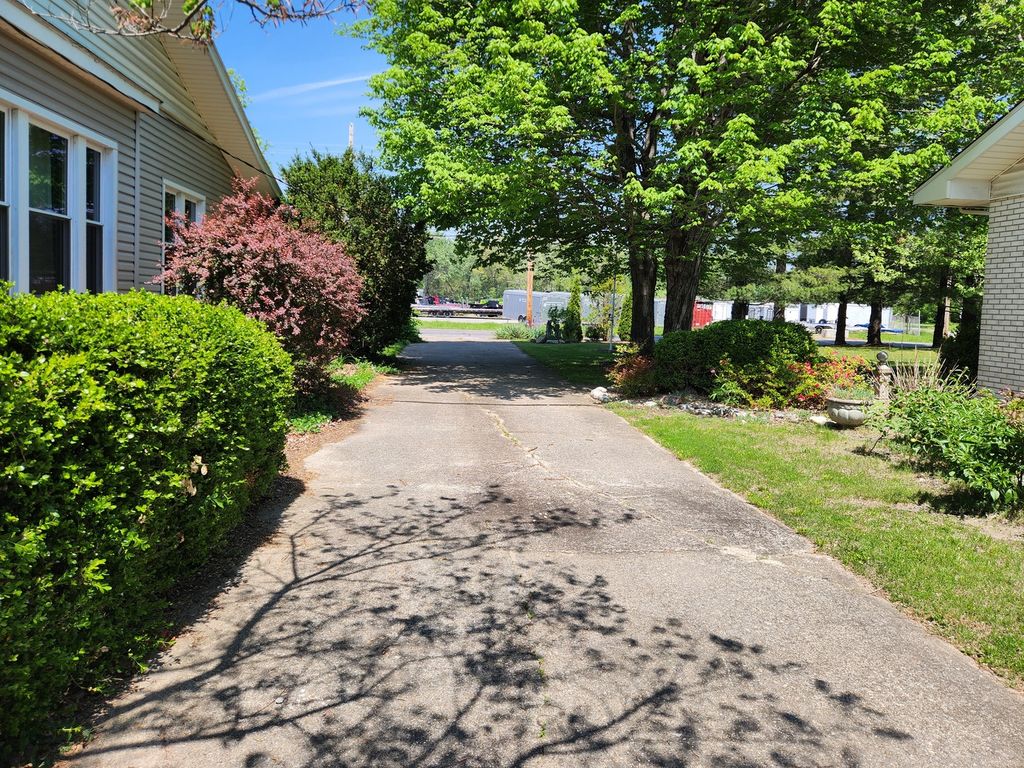 Image 76 of property listing at 766 Fairfield Road, Mt Vernon, IL 62864