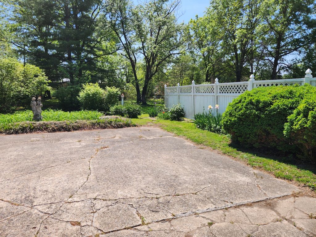 Image 77 of property listing at 766 Fairfield Road, Mt Vernon, IL 62864