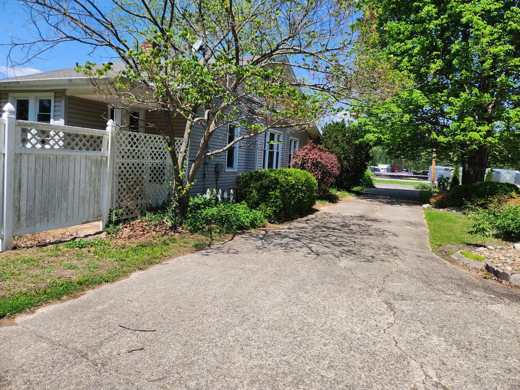 Image 78 of property listing at 766 Fairfield Road, Mt Vernon, IL 62864