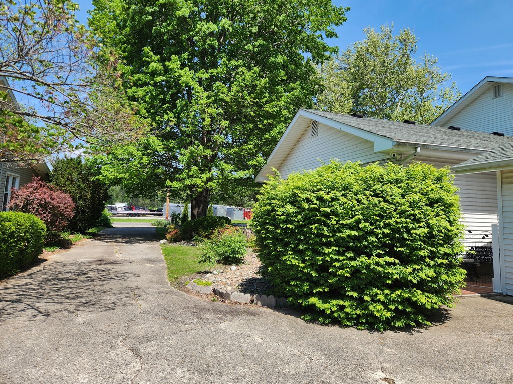 Image 79 of property listing at 766 Fairfield Road, Mt Vernon, IL 62864