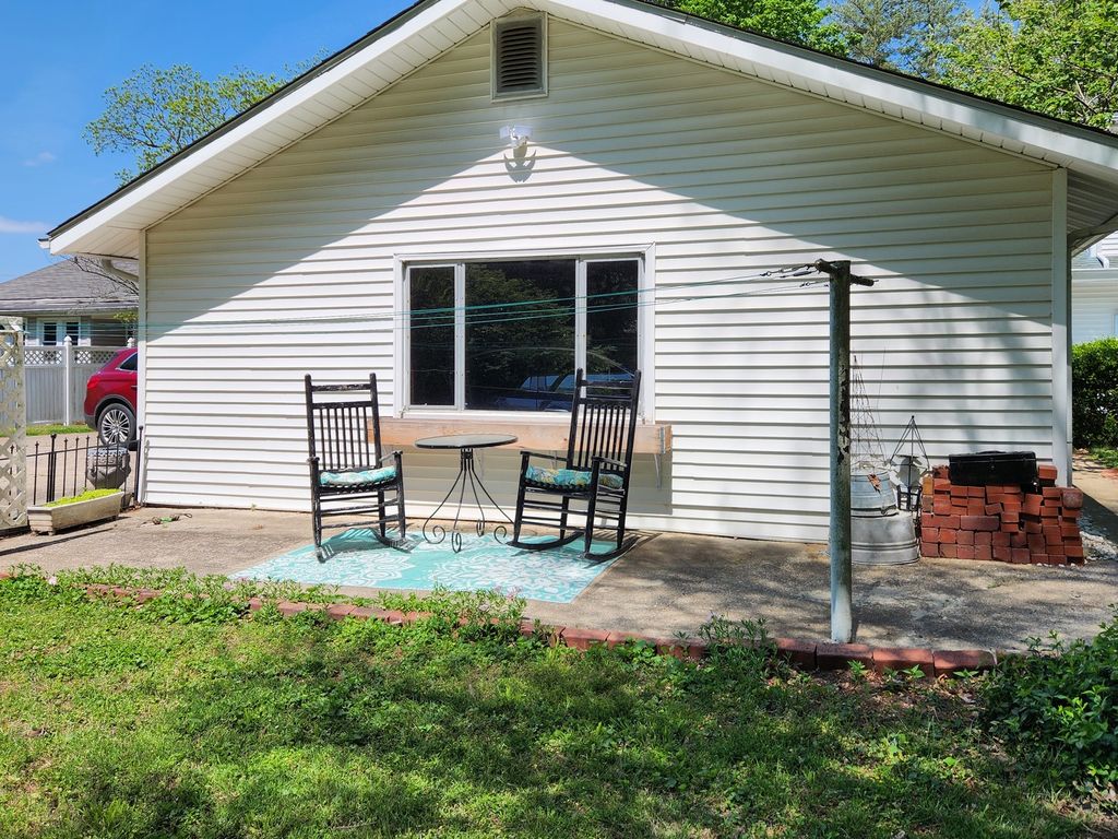 Image 86 of property listing at 766 Fairfield Road, Mt Vernon, IL 62864