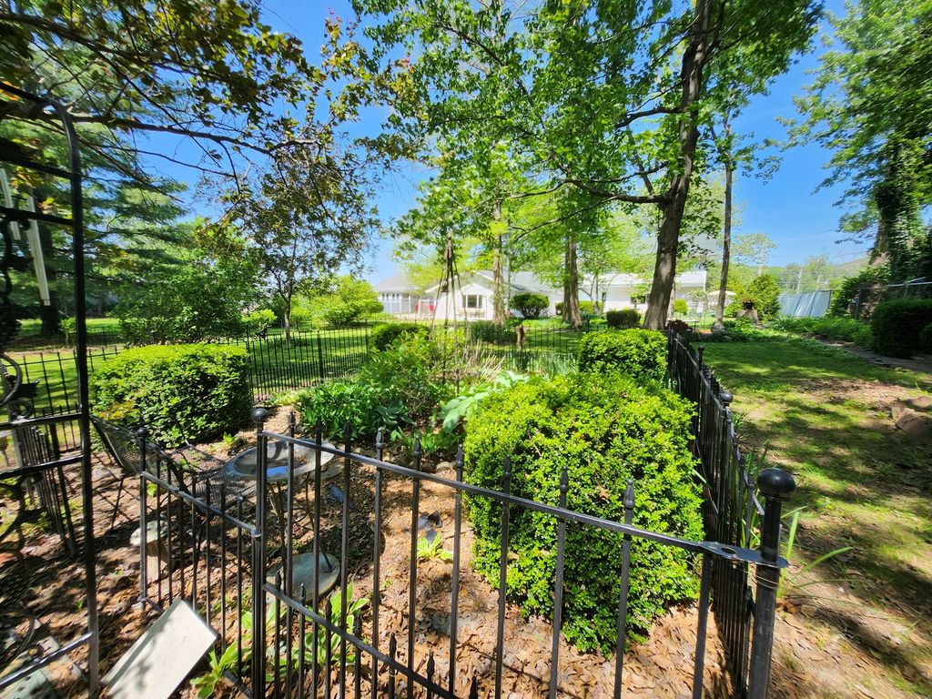 Image 97 of property listing at 766 Fairfield Road, Mt Vernon, IL 62864