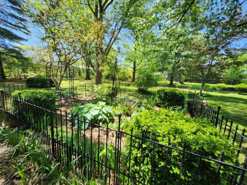 Image 98 of property listing at 766 Fairfield Road, Mt Vernon, IL 62864