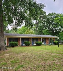 2520 Queensroad Avenue, Jackson, MS 39213