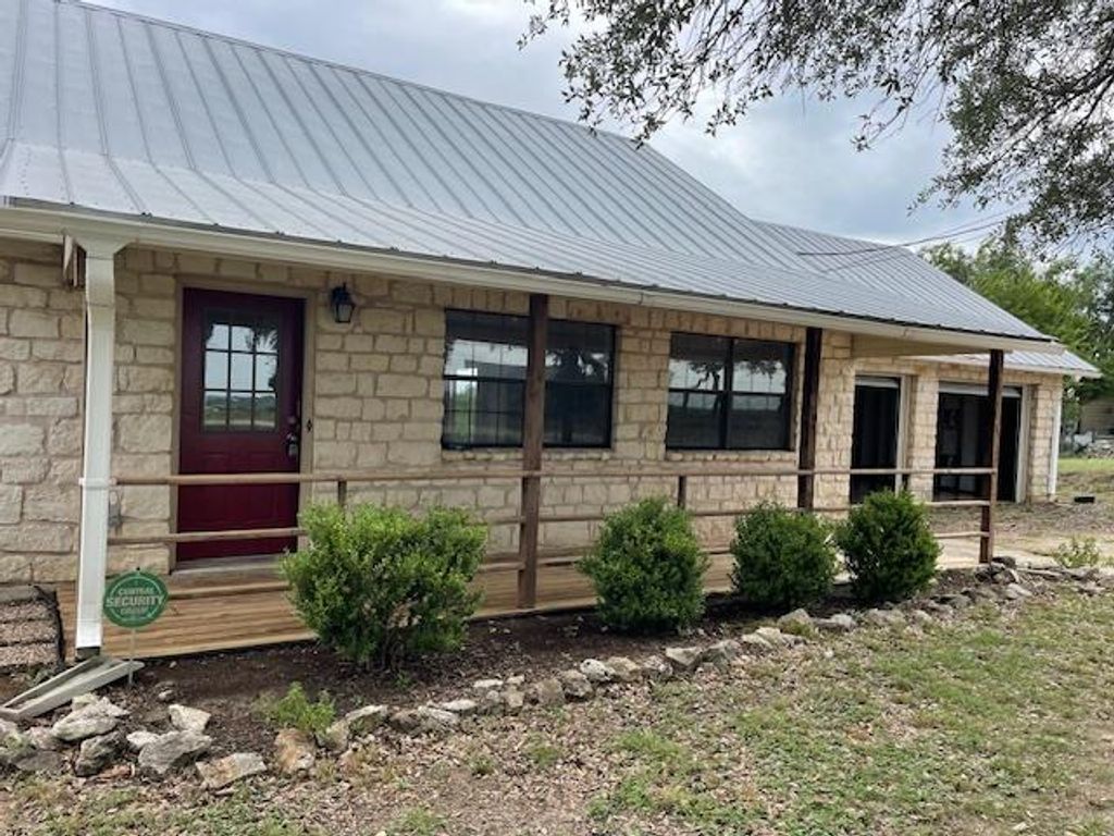 260 Hilltop DR, Dripping Springs, TX 78620