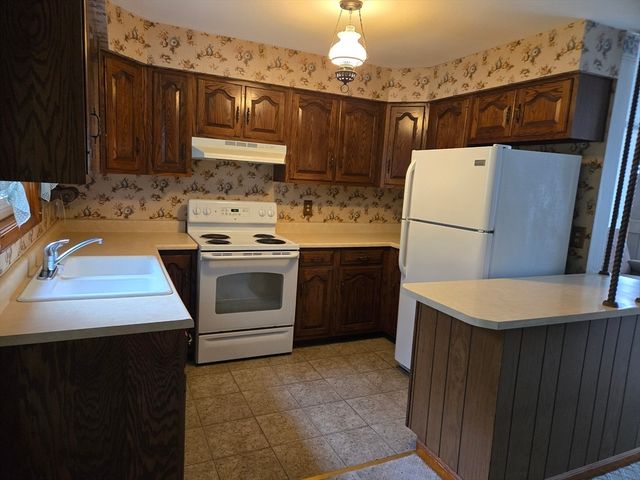50 Benoit St, Westport, MA 02790
