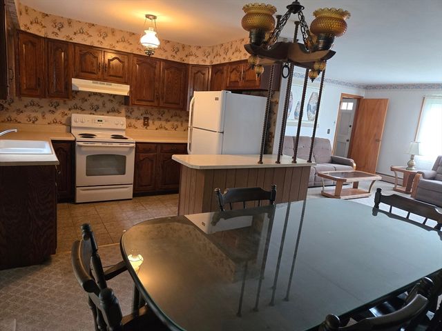 50 Benoit St, Westport, MA 02790