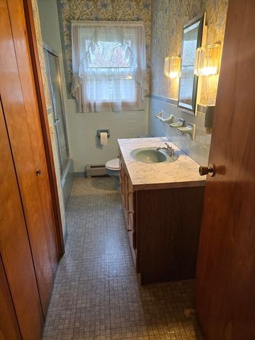 50 Benoit St, Westport, MA 02790