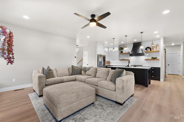 719 Midnight Sun Loop, Twin Falls, ID 83301