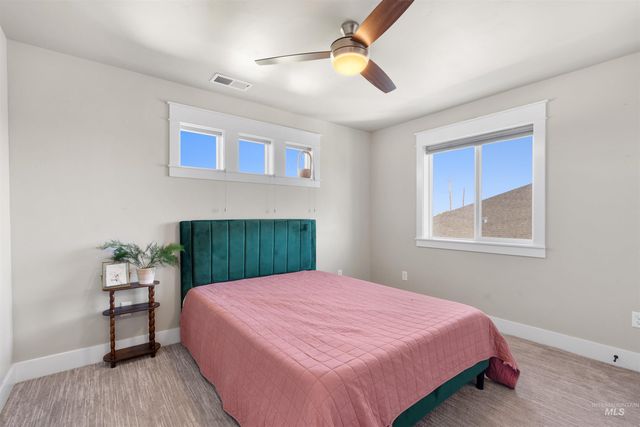 719 Midnight Sun Loop, Twin Falls, ID 83301