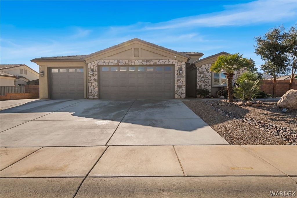 5373 N Canyon Trails Drive, Kingman, AZ 86409