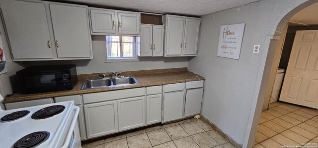 933 LAMAR ST, San Antonio, TX 78202