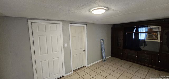 933 LAMAR ST, San Antonio, TX 78202