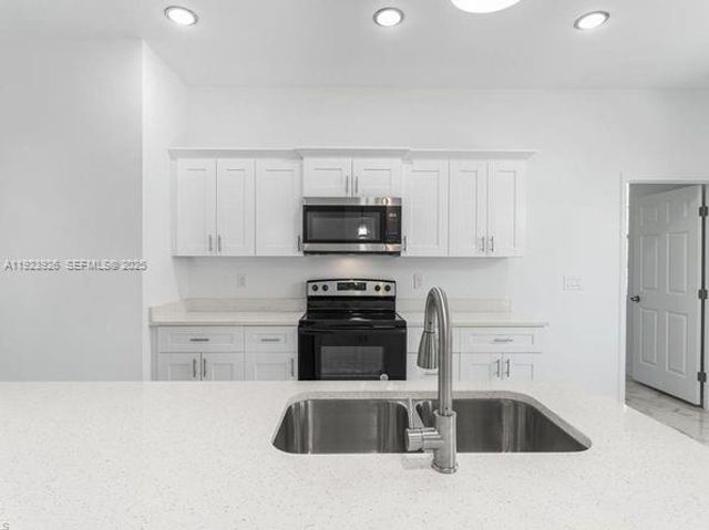 3003 LADY LN, La Belle, FL 33935