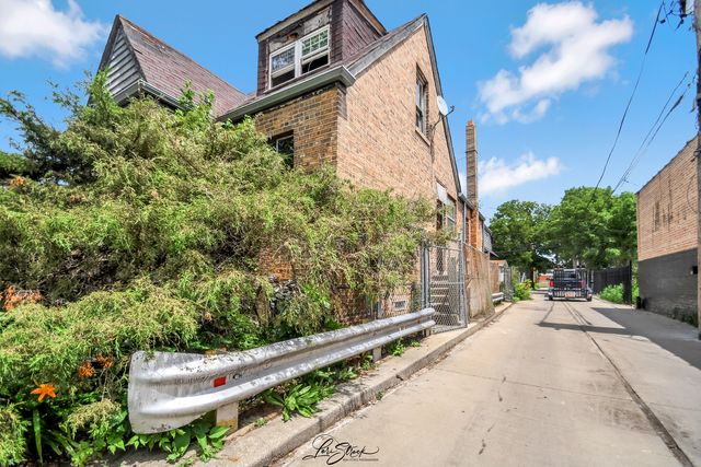 8645 S Bennett Avenue, Chicago, IL 60617