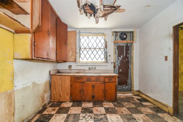 8645 S Bennett Avenue, Chicago, IL 60617