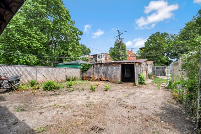 8645 S Bennett Avenue, Chicago, IL 60617