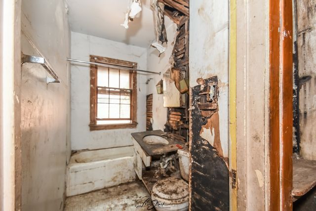 8645 S Bennett Avenue, Chicago, IL 60617