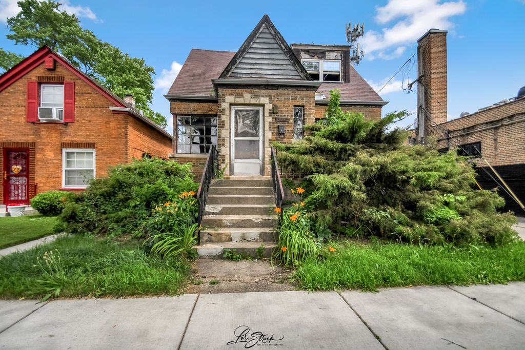 8645 S Bennett Avenue, Chicago, IL 60617