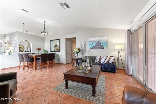 9920 N Outlaw Trail, Tucson, AZ 85742