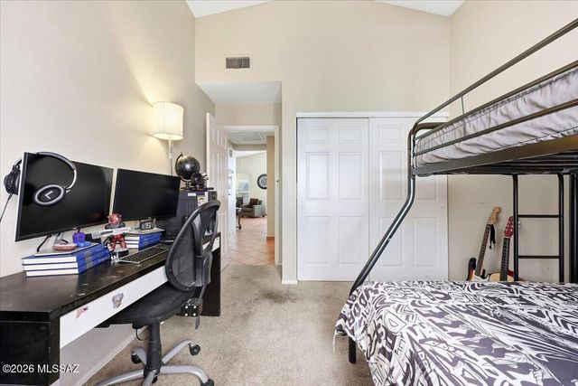 9920 N Outlaw Trail, Tucson, AZ 85742