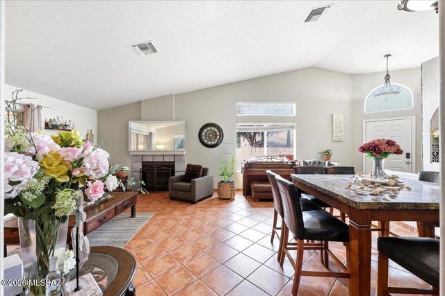 9920 N Outlaw Trail, Tucson, AZ 85742