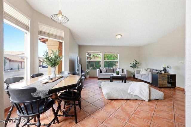 9920 N Outlaw Trail, Tucson, AZ 85742