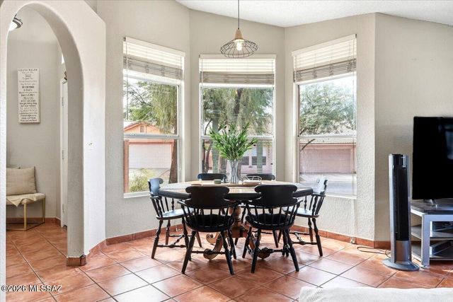 9920 N Outlaw Trail, Tucson, AZ 85742